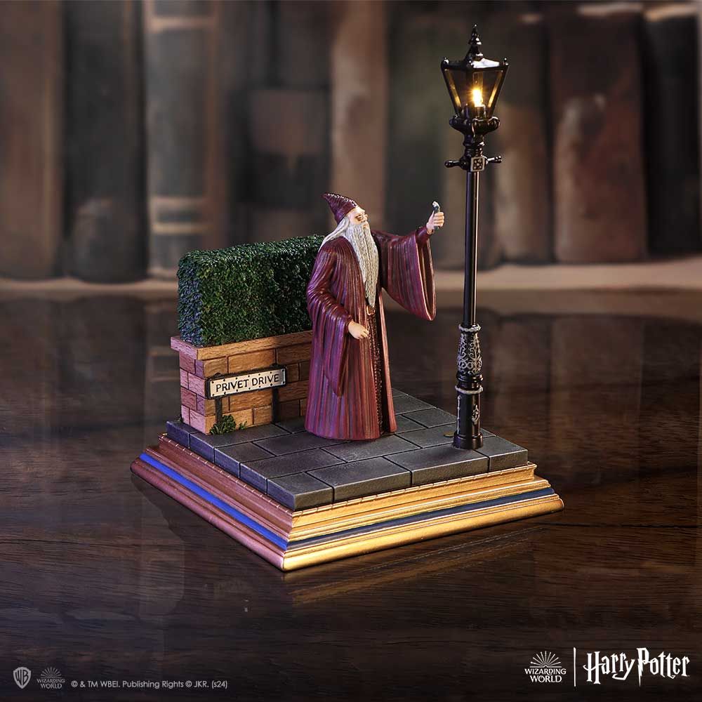 NEMESIS NOW Harry Potter Privet Drive Light Up Figurine - Slika 9