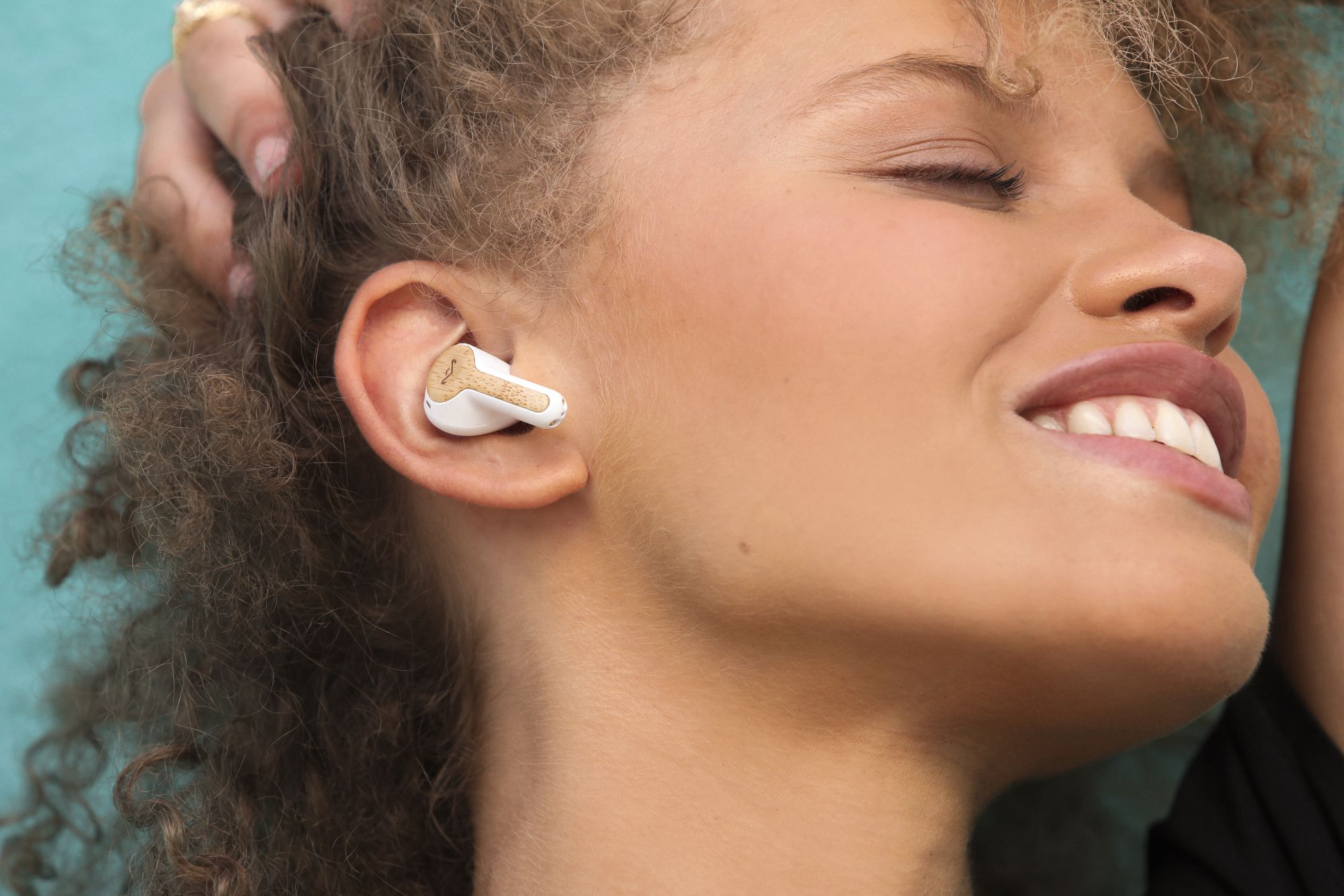 HOUSE OF MARLEY REBEL CREAM TRUE WIRELESS EARBUDS - Slika 7