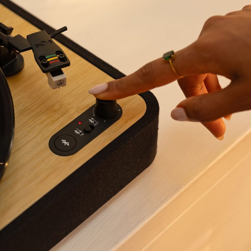 HOUSE OF MARLEY REVOLUTION BT TURNTABLE SIGNATURE BLACK - Slika 5