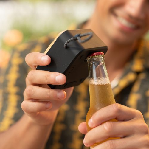 House of Marley Roots Bluetooth zvučnik s praktičnim ugrađenim otvaračem za boce – savršen za zabave i putovanja